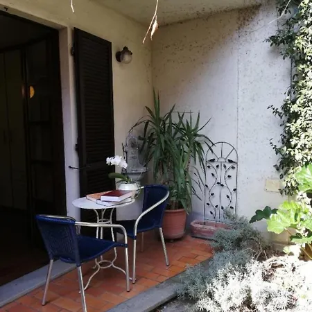 Relax Santa Chiara ホームステイ ブラ